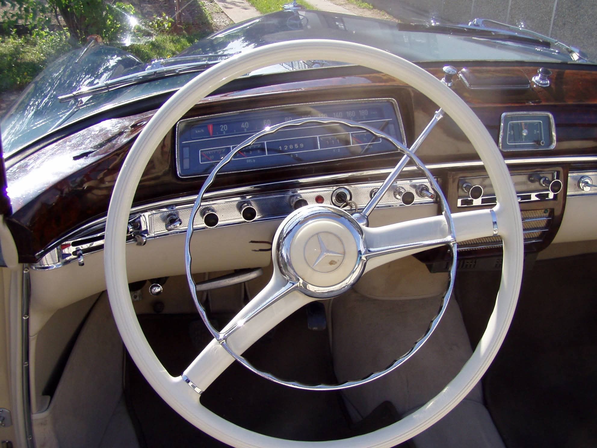 Mercedes 220S